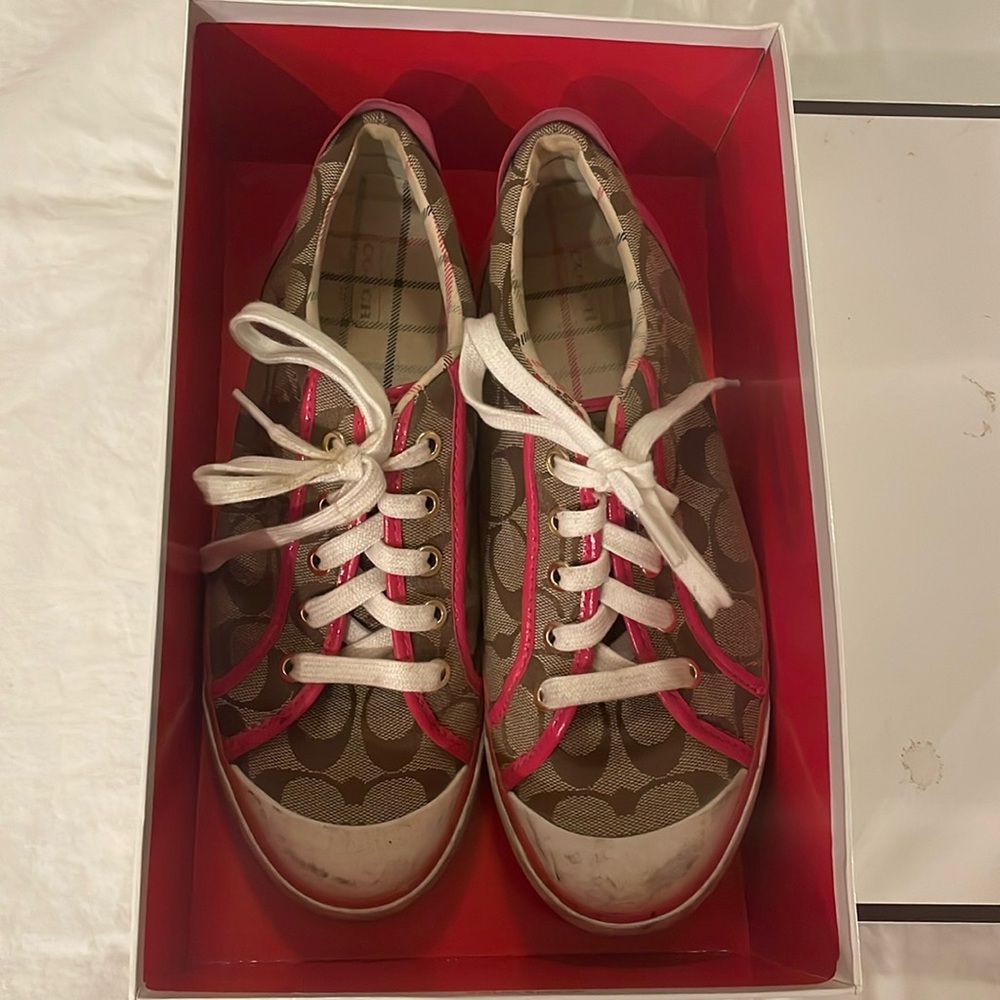 Coach shoes  limited edition size 9 in an original box.